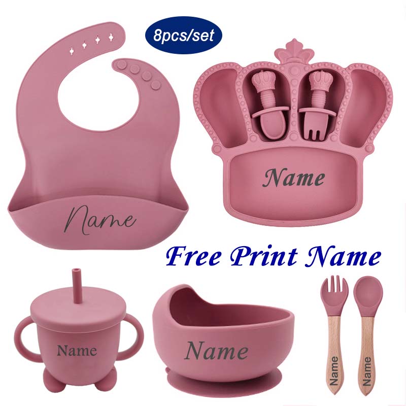 Baby Food Utensils Set - จานให้อาหารเด็กทารกพิมพ์ชื่อเฉพาะอุปกรณ์บนโต๊ะอาหารทำจากซิลิโคนช้อนทรงมงกุฎสำหรับเด็กของขวัญเด็กแรกเกิดภาชนะอาหารเย็นสำหรับเด็ก