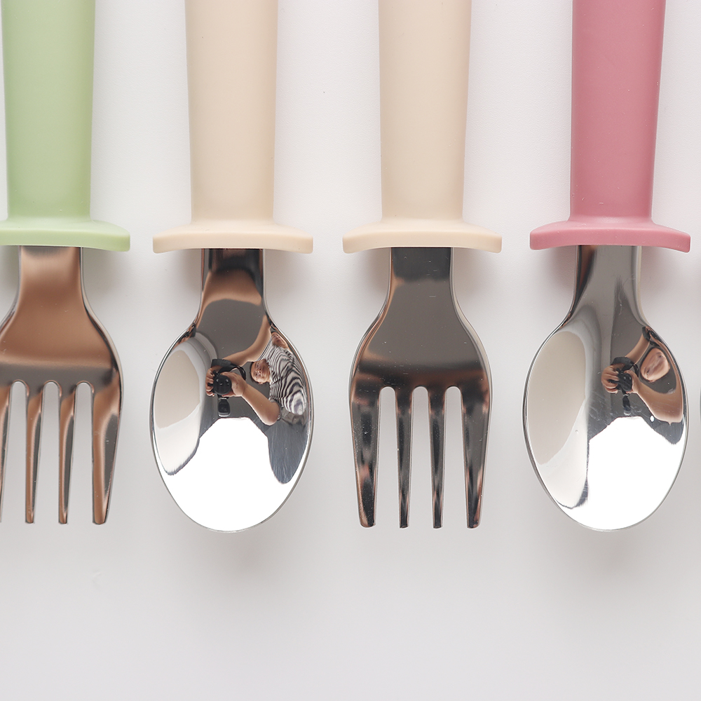 ชุดช้อนและส้อมซิลิโคนด้ามยาวแบ - Baby Food Utensils Set บทวิจารณ์และราคา